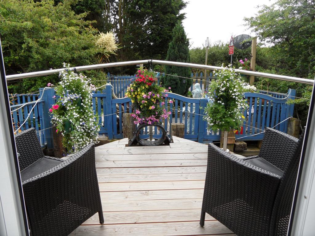 Bed and Breakfast Houseboat Harbourside View Newport  Exterior foto