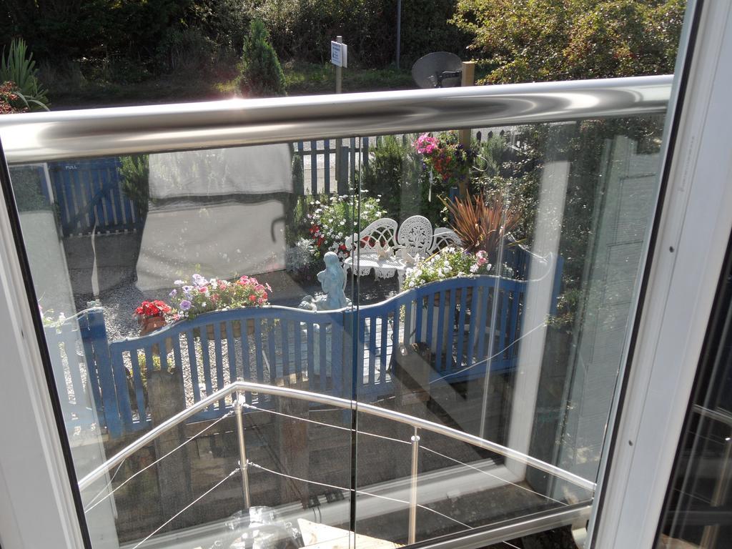 Bed and Breakfast Houseboat Harbourside View Newport  Zimmer foto