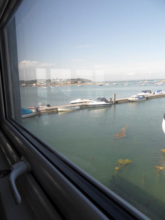 Bed and Breakfast Houseboat Harbourside View Newport  Zimmer foto